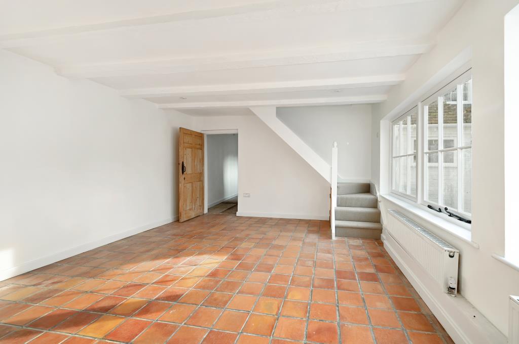 Lot: 152 - TERRACE HOUSE IN DESIRABLE LOCATION - Living room with stairs to upper parts